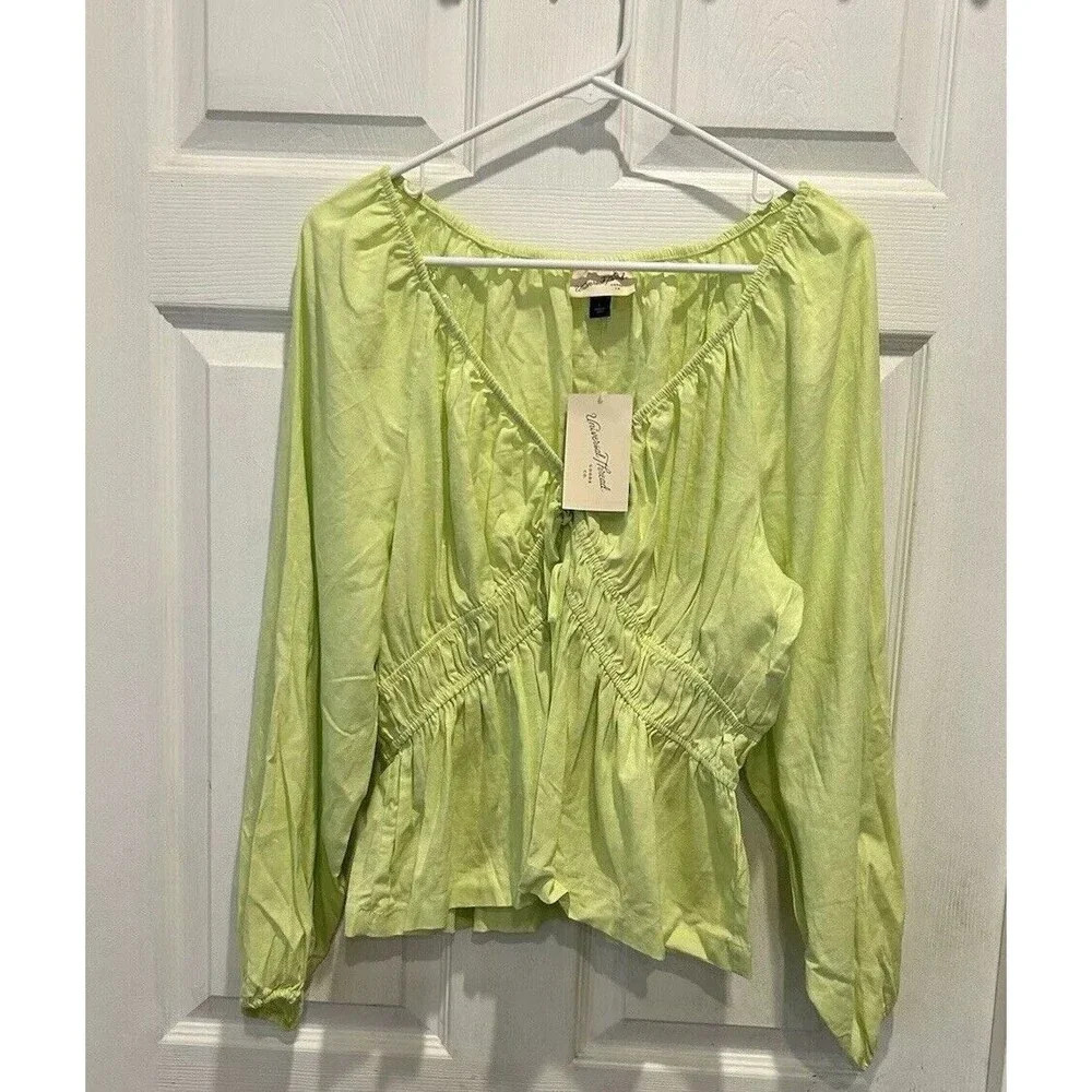 NEWW WITH TAGS Universal Thread Light Lime Green Peasant Blouse - L